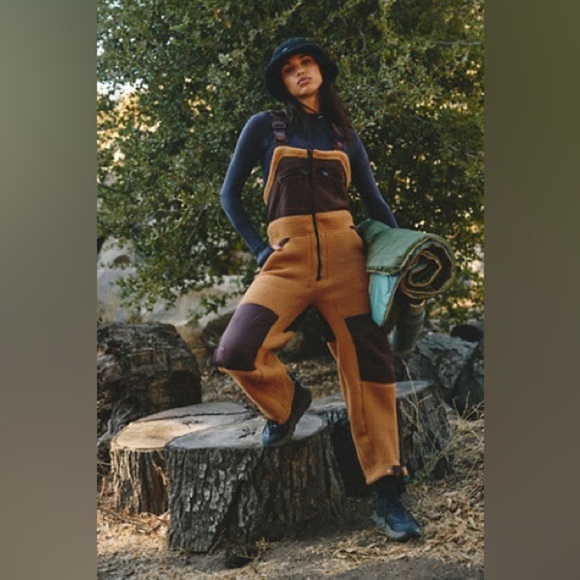 Free People Movement Hit The Slopes Overalls Medium NWT Almond Brown Fleece - Picture 1 of 12
